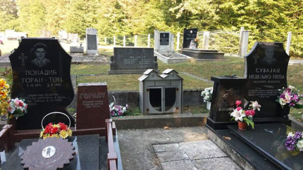 СКРНАВЉЕЊЕ ГРОБЉА У РС: Ко краде бисте ратних хероја